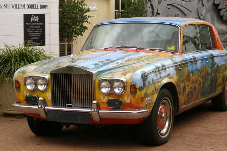 ProHarts Rolls Royce painted parked out the front of the Pro Hart musem